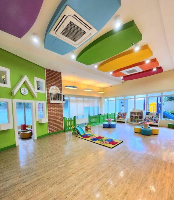 Cosy Executive 1 Bedroom Uptown Parksuites Ultra Fast Internet Manila Esterno foto