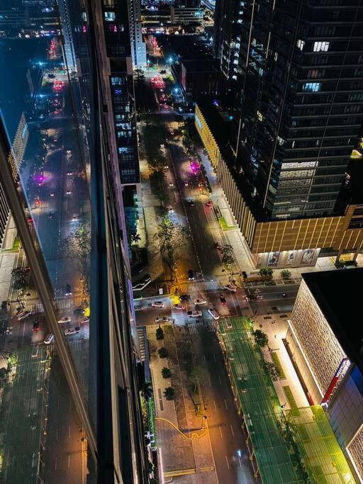 Cosy Executive 1 Bedroom Uptown Parksuites Ultra Fast Internet Manila Esterno foto