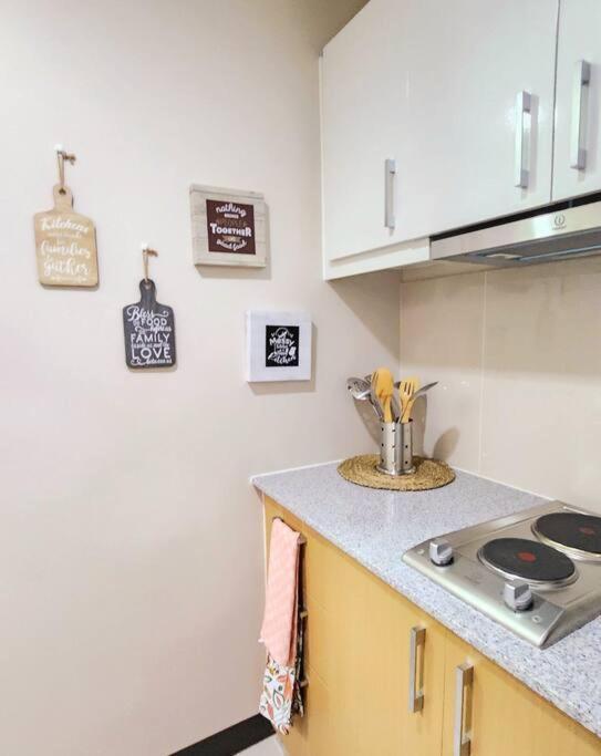 Cosy Executive 1 Bedroom Uptown Parksuites Ultra Fast Internet Manila Esterno foto
