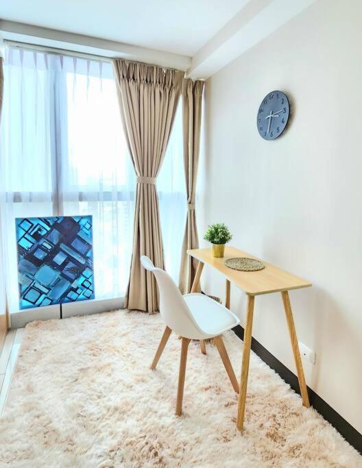 Cosy Executive 1 Bedroom Uptown Parksuites Ultra Fast Internet Manila Esterno foto