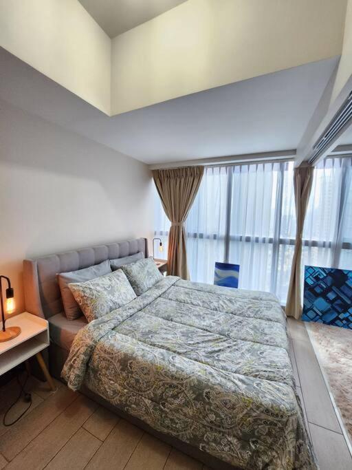 Cosy Executive 1 Bedroom Uptown Parksuites Ultra Fast Internet Manila Esterno foto