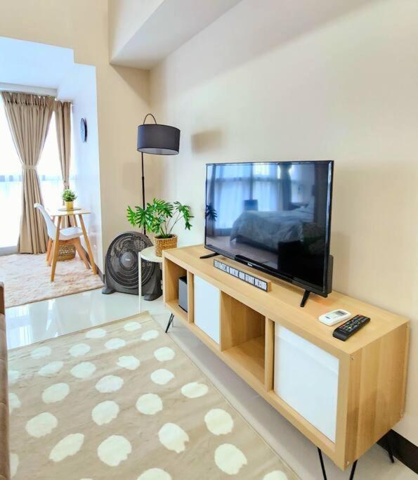 Cosy Executive 1 Bedroom Uptown Parksuites Ultra Fast Internet Manila Esterno foto