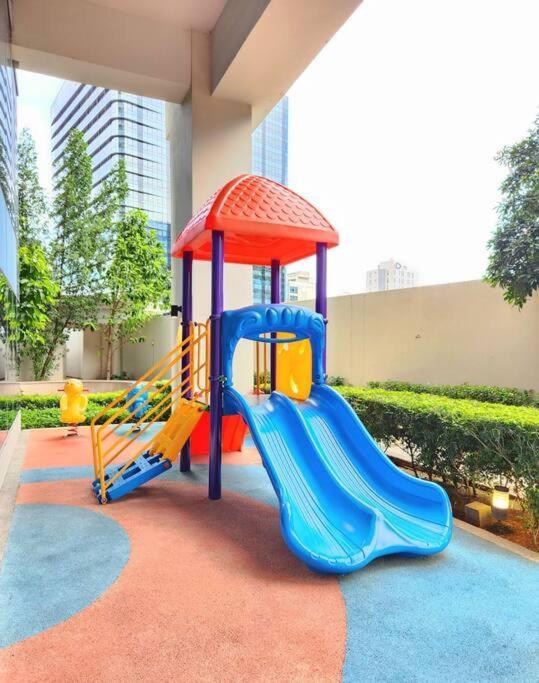 Cosy Executive 1 Bedroom Uptown Parksuites Ultra Fast Internet Manila Esterno foto