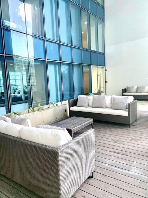 Cosy Executive 1 Bedroom Uptown Parksuites Ultra Fast Internet Manila Esterno foto