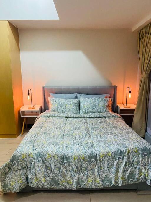 Cosy Executive 1 Bedroom Uptown Parksuites Ultra Fast Internet Manila Esterno foto