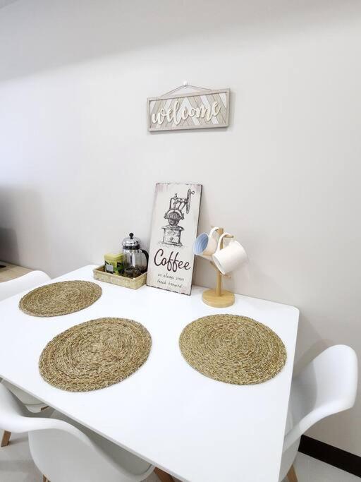 Cosy Executive 1 Bedroom Uptown Parksuites Ultra Fast Internet Manila Esterno foto