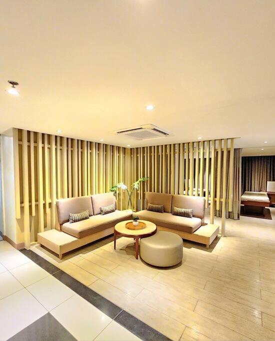 Cosy Executive 1 Bedroom Uptown Parksuites Ultra Fast Internet Manila Esterno foto