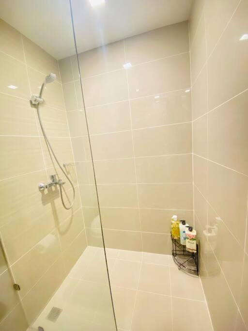 Cosy Executive 1 Bedroom Uptown Parksuites Ultra Fast Internet Manila Esterno foto